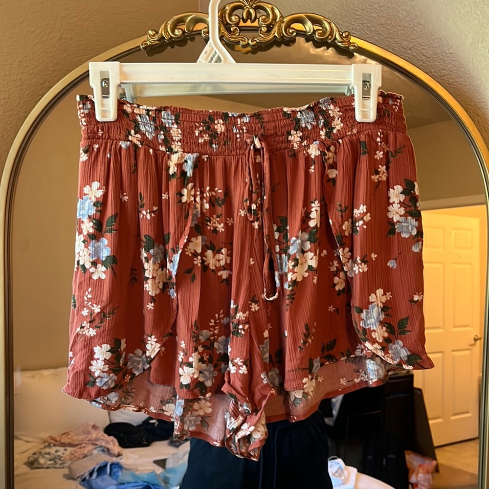 Floral linen shorts